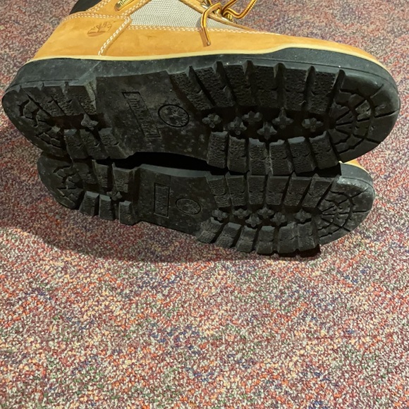 Timberland Grade School Boy's Wheat Leather Suede Boots - Picture 6 of 7